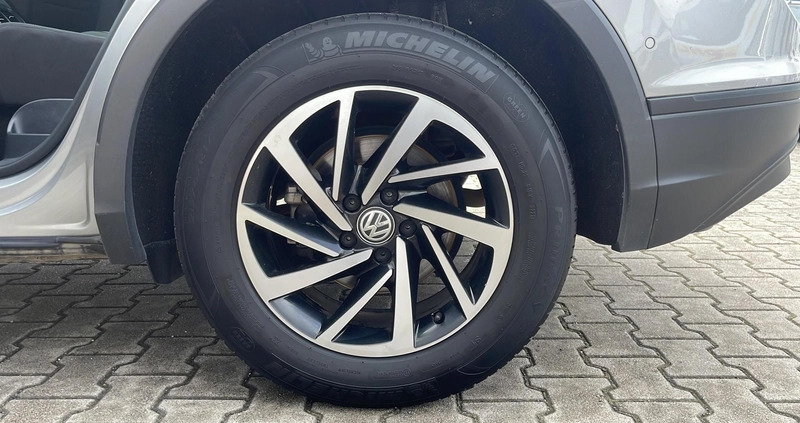 Volkswagen Tiguan cena 89900 przebieg: 141455, rok produkcji 2019 z Leśna małe 379
